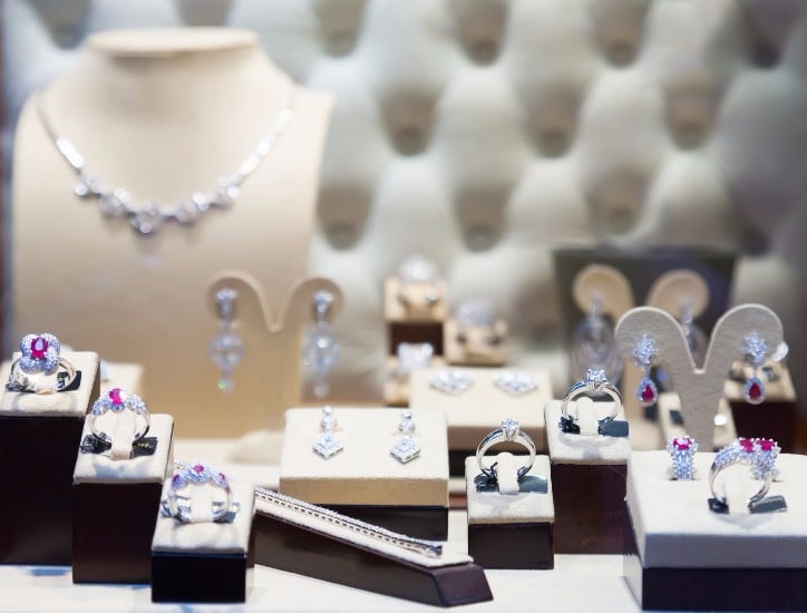 Smash and Grab at First Colony Mall Jewelry Store